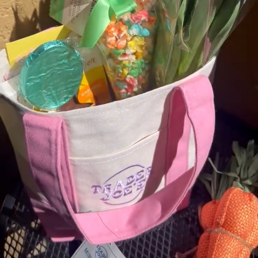 Trader Joe’s viral tote